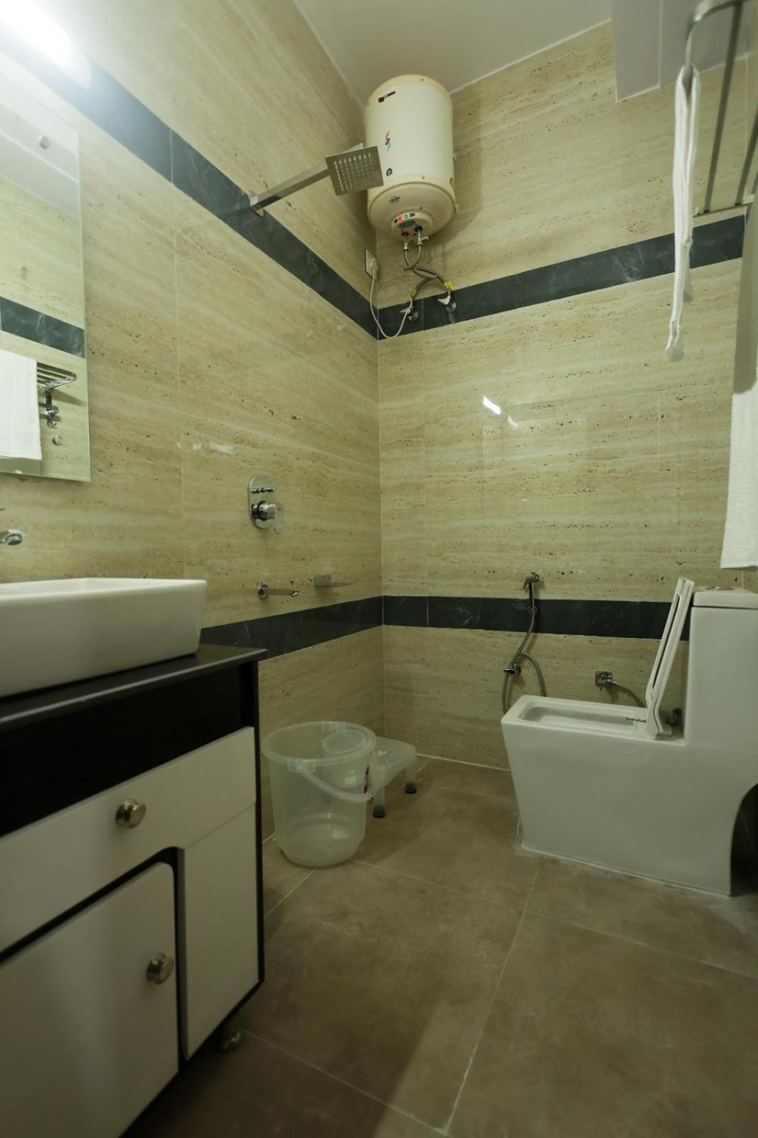 Mountain Shadow Hotel Kasauli Ngoại thất bức ảnh